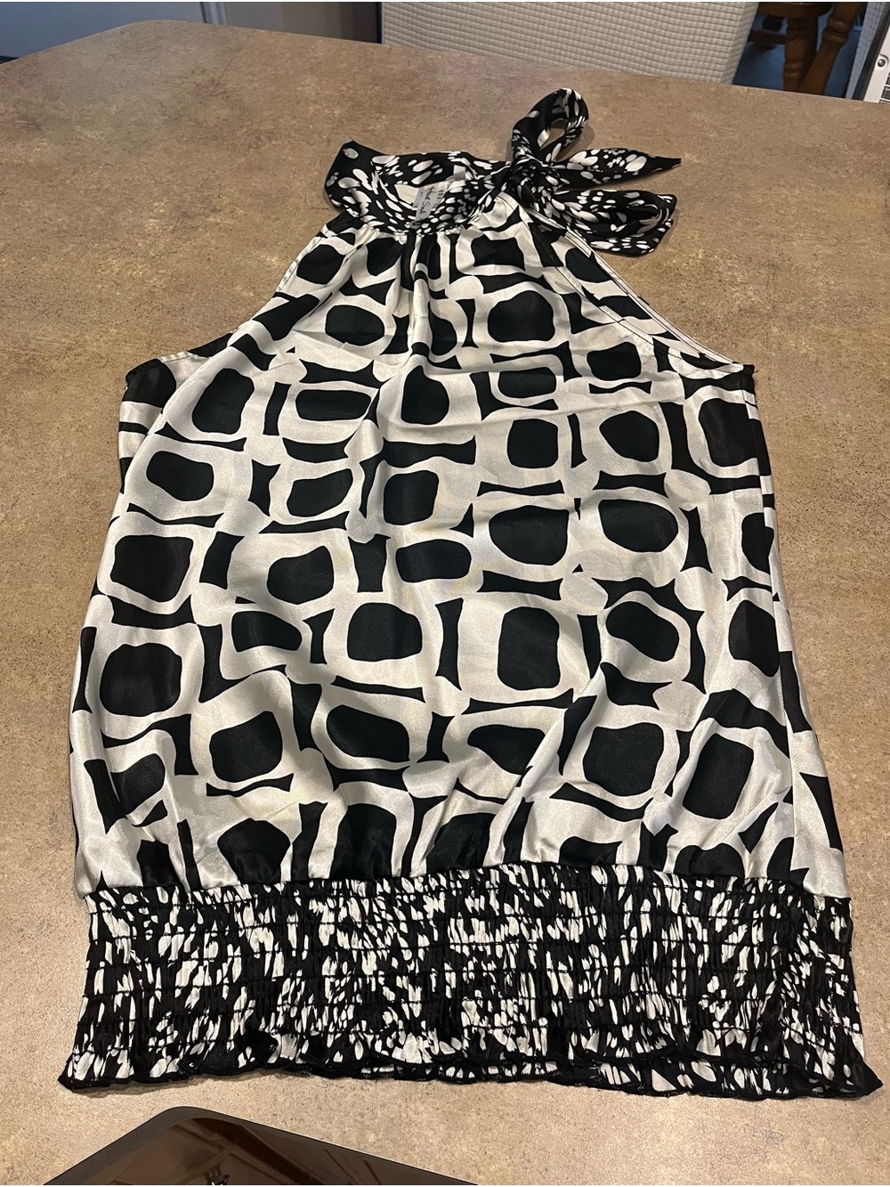 Black & White Geometric High Neck Top w/Neck Tie - Banded Bottom - Size Large